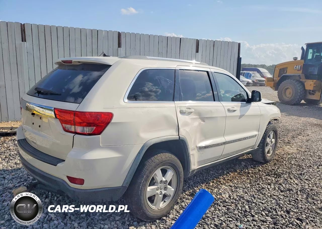 2011 Jeep Grand Cherokee Laredo VIN:1J4RS4GG2BC549383 - 3