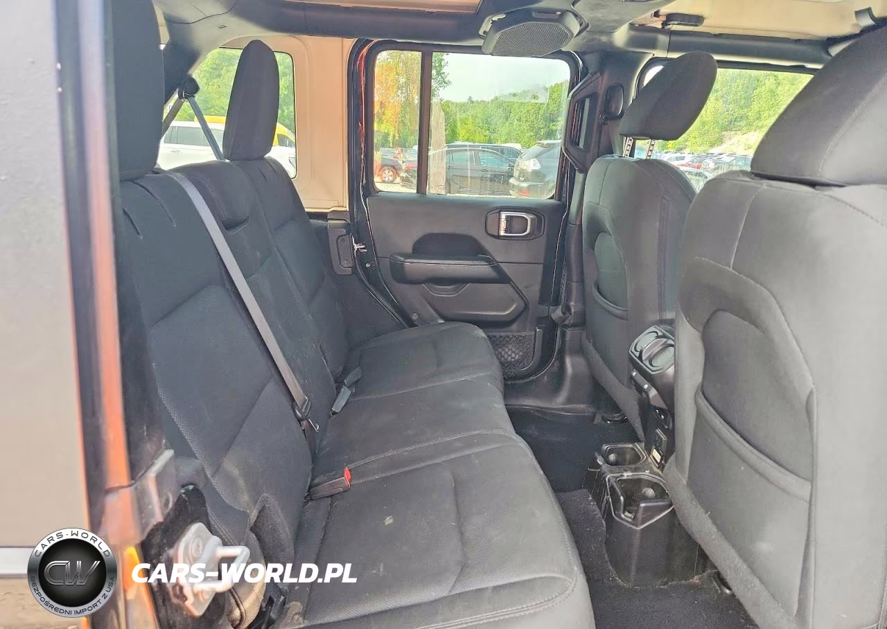 2019 Jeep Wrangler Unlimited Sahara VIN:1C4HJXEG0KW555755 - 10