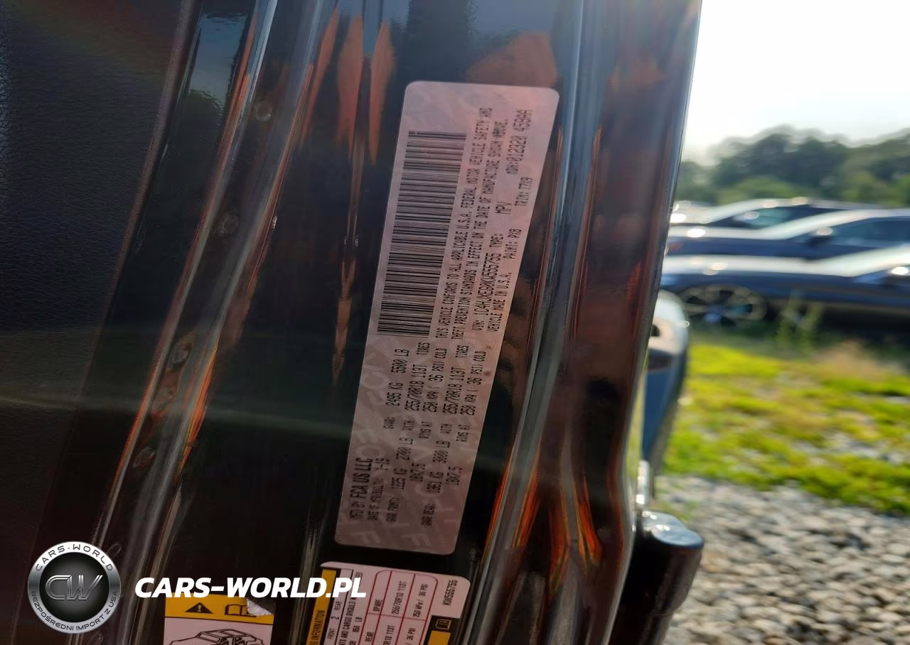 2019 Jeep Wrangler Unlimited Sahara VIN:1C4HJXEG0KW555755 - 12