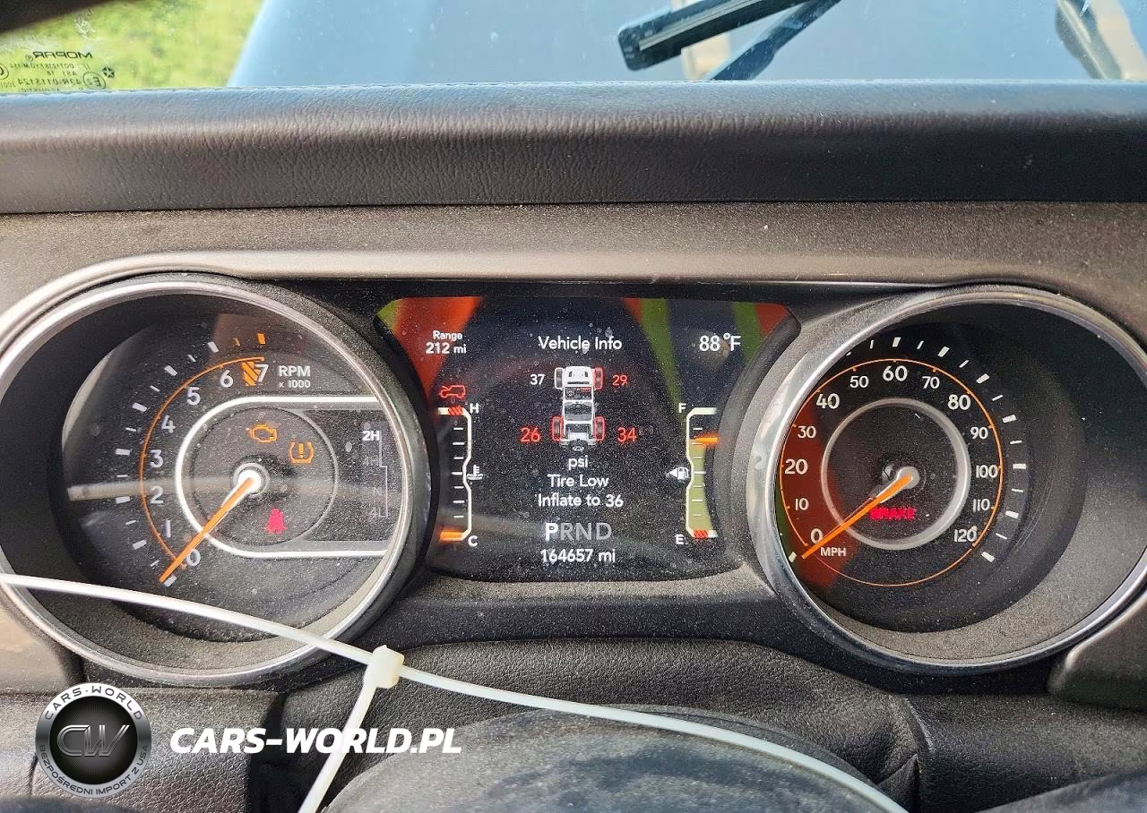 2019 Jeep Wrangler Unlimited Sahara VIN:1C4HJXEG0KW555755 - 9