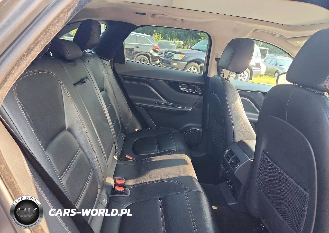 2020 Jaguar F-Pace Prestige VIN:SADCK2GXXLA637521 - 10