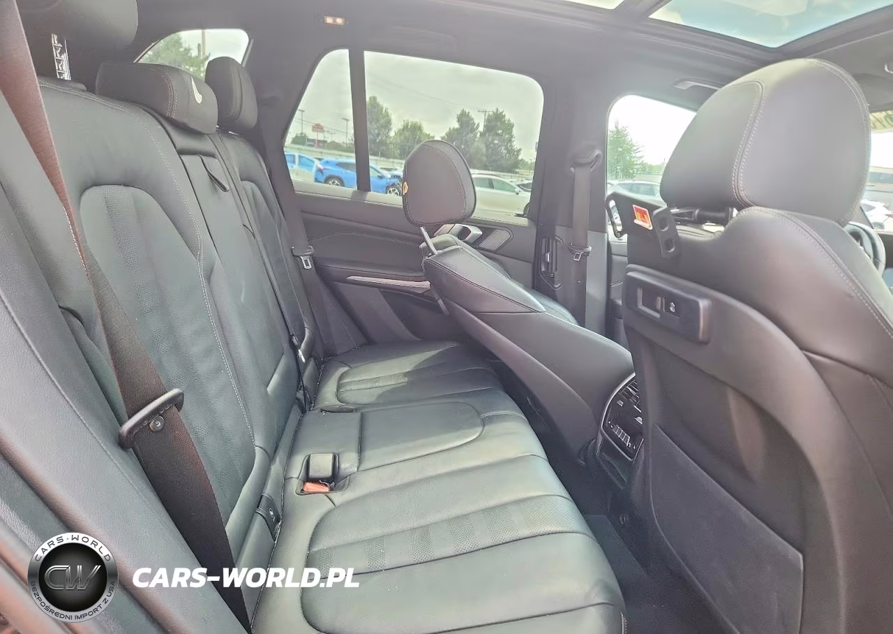 2021 BMW X5 xDrive45E VIN:5UXTA6C08M9D53551 - 11