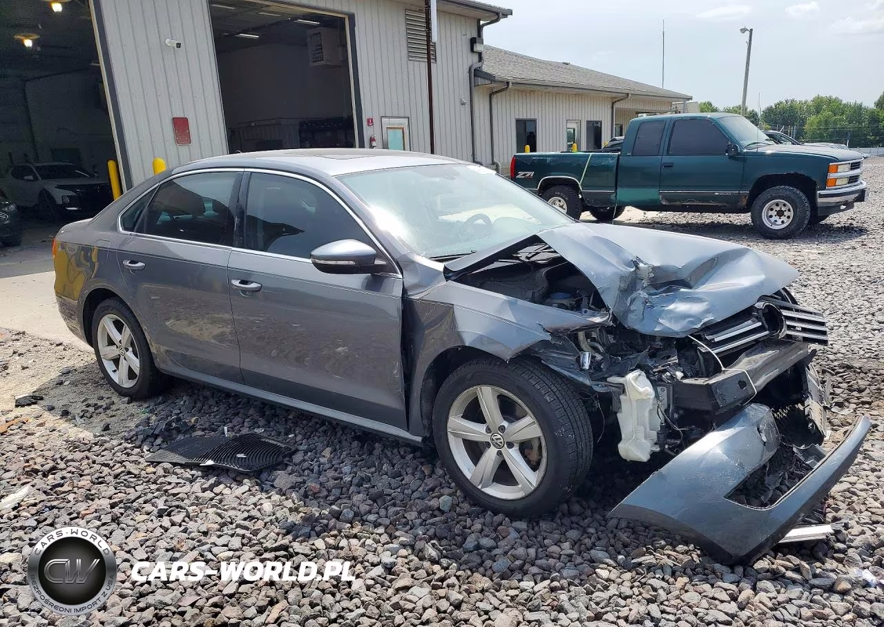 2012 Volkswagen Passat Se VIN:1VWBH7A3XCC020890 - 4