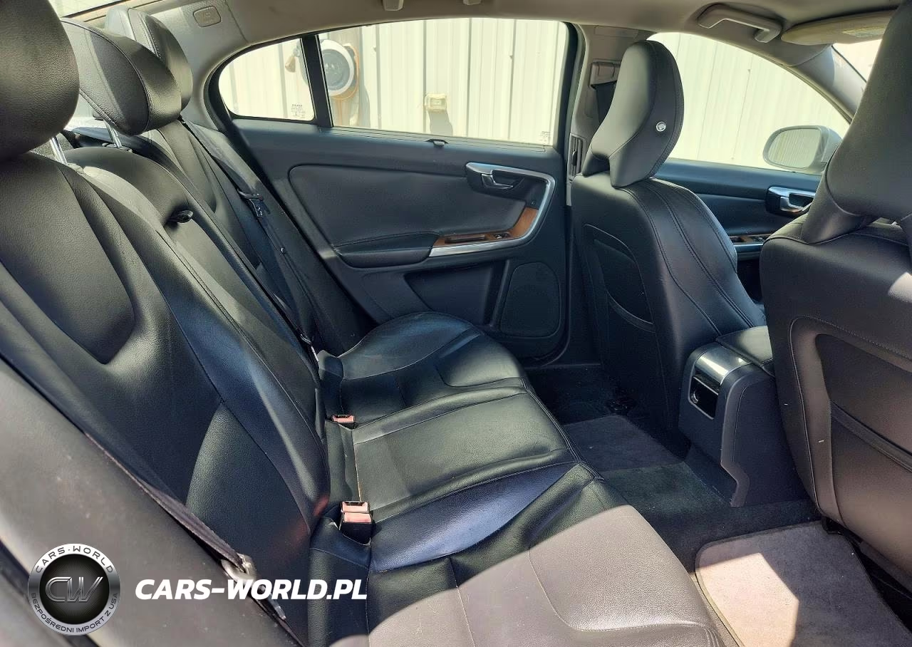 2016 Volvo S60 Platinum VIN:LYV402FM8GB110539 - 10
