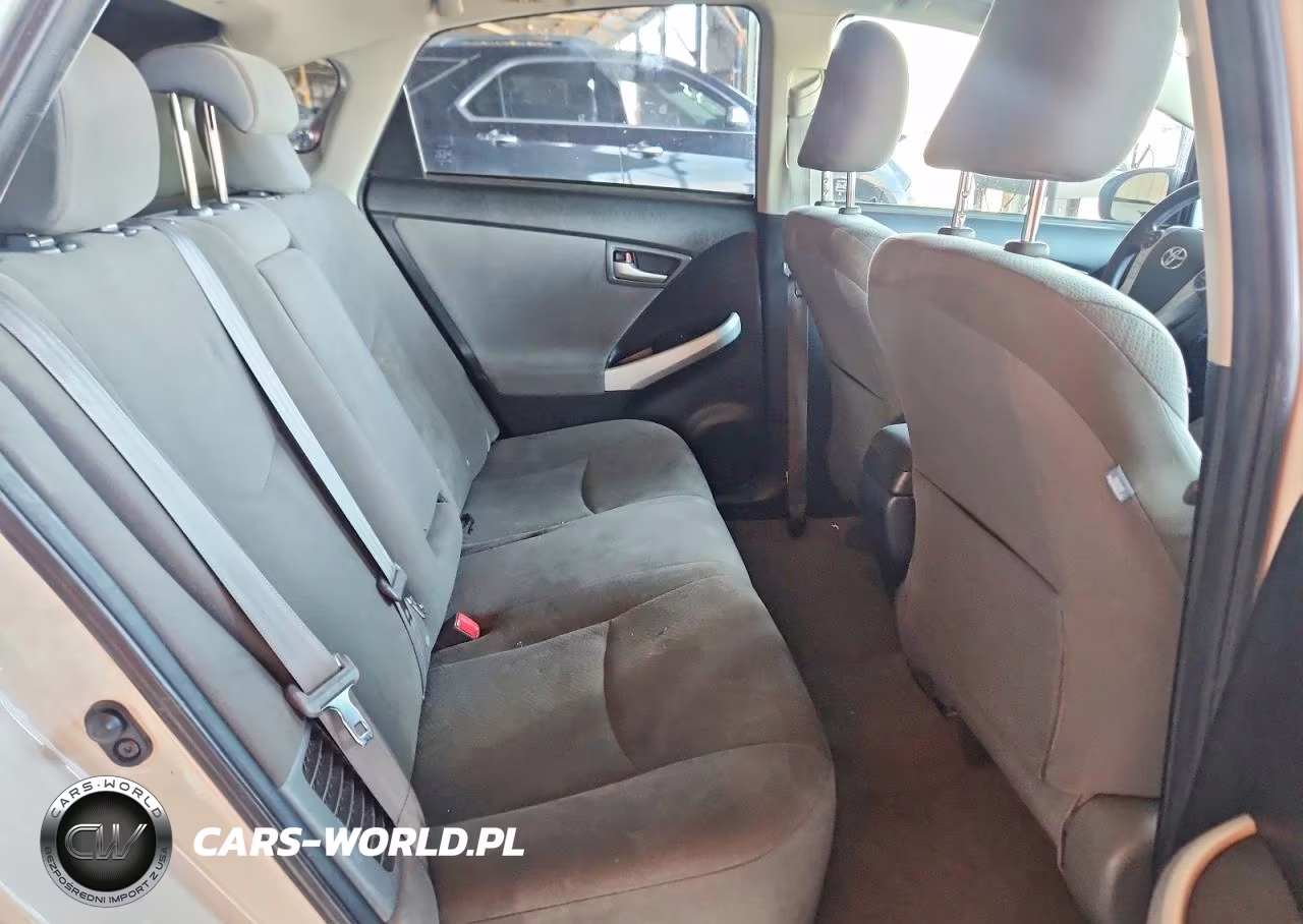 2013 Toyota Prius Two VIN:JTDKN3DU3D1646299 - 10