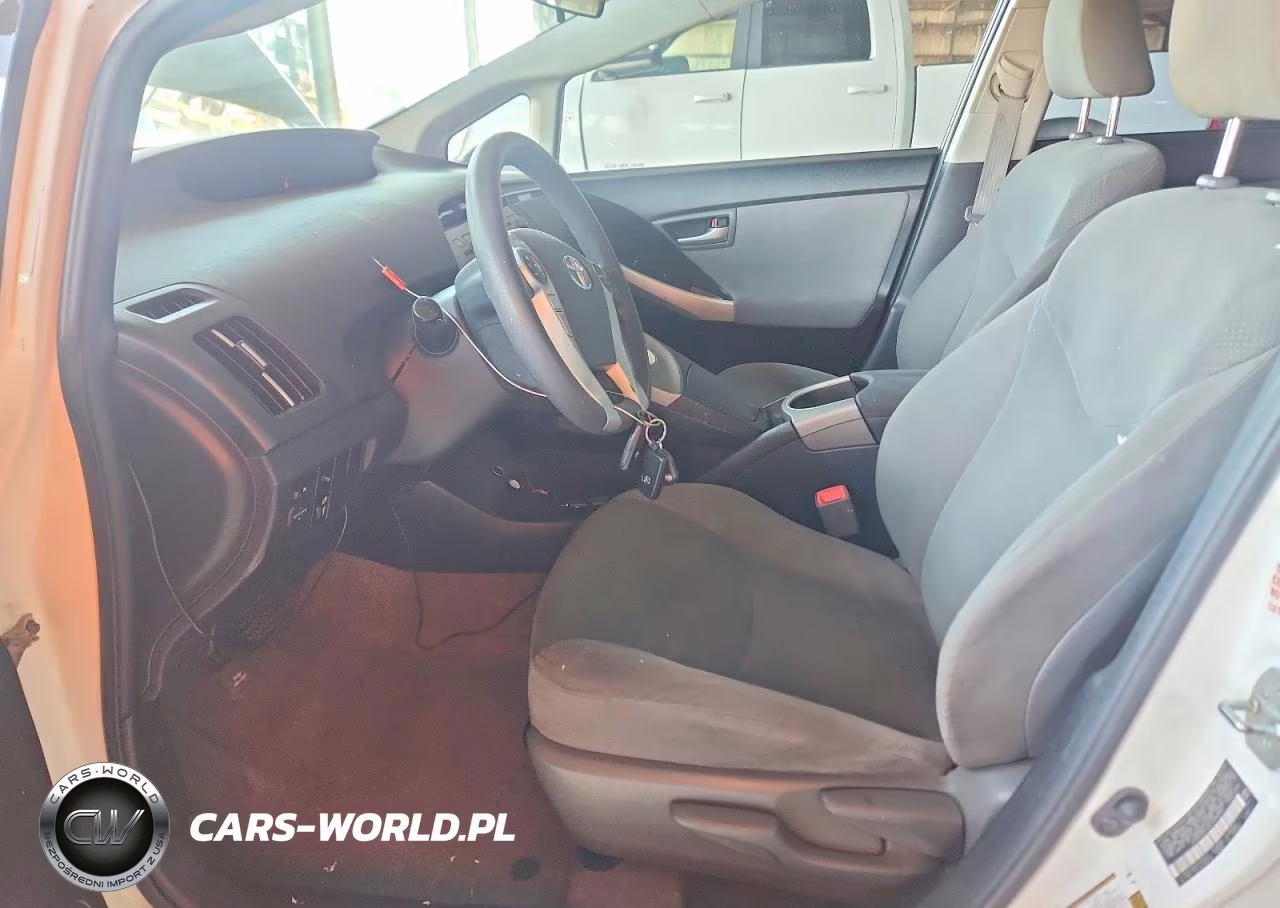 2013 Toyota Prius Two VIN:JTDKN3DU3D1646299 - 7