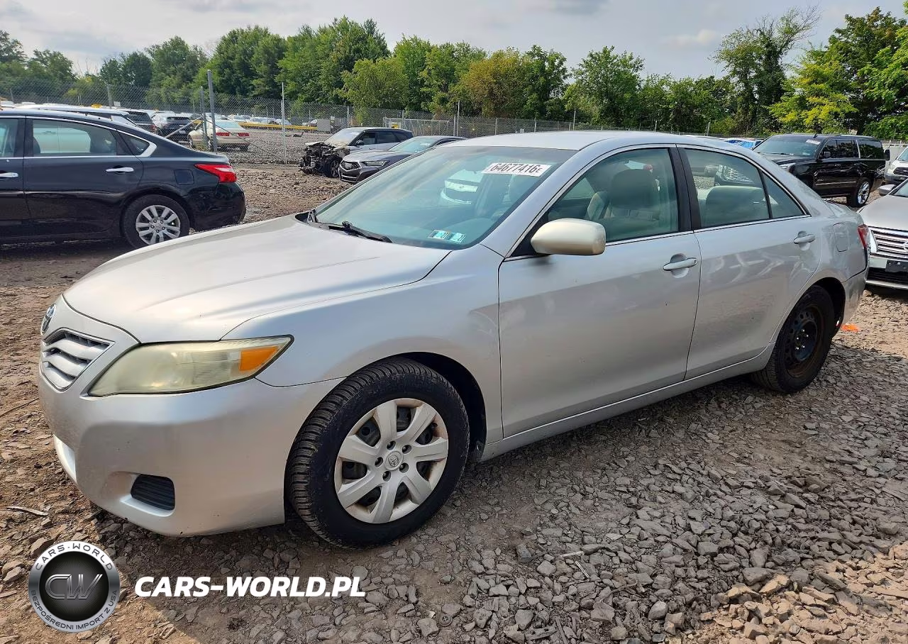 2010 Toyota Camry Le – zdjęcie 1 z 12