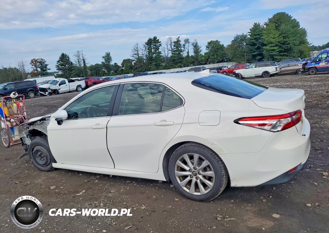 2018 Toyota Camry Le VIN:JTNB11HK5J3000458 - 2