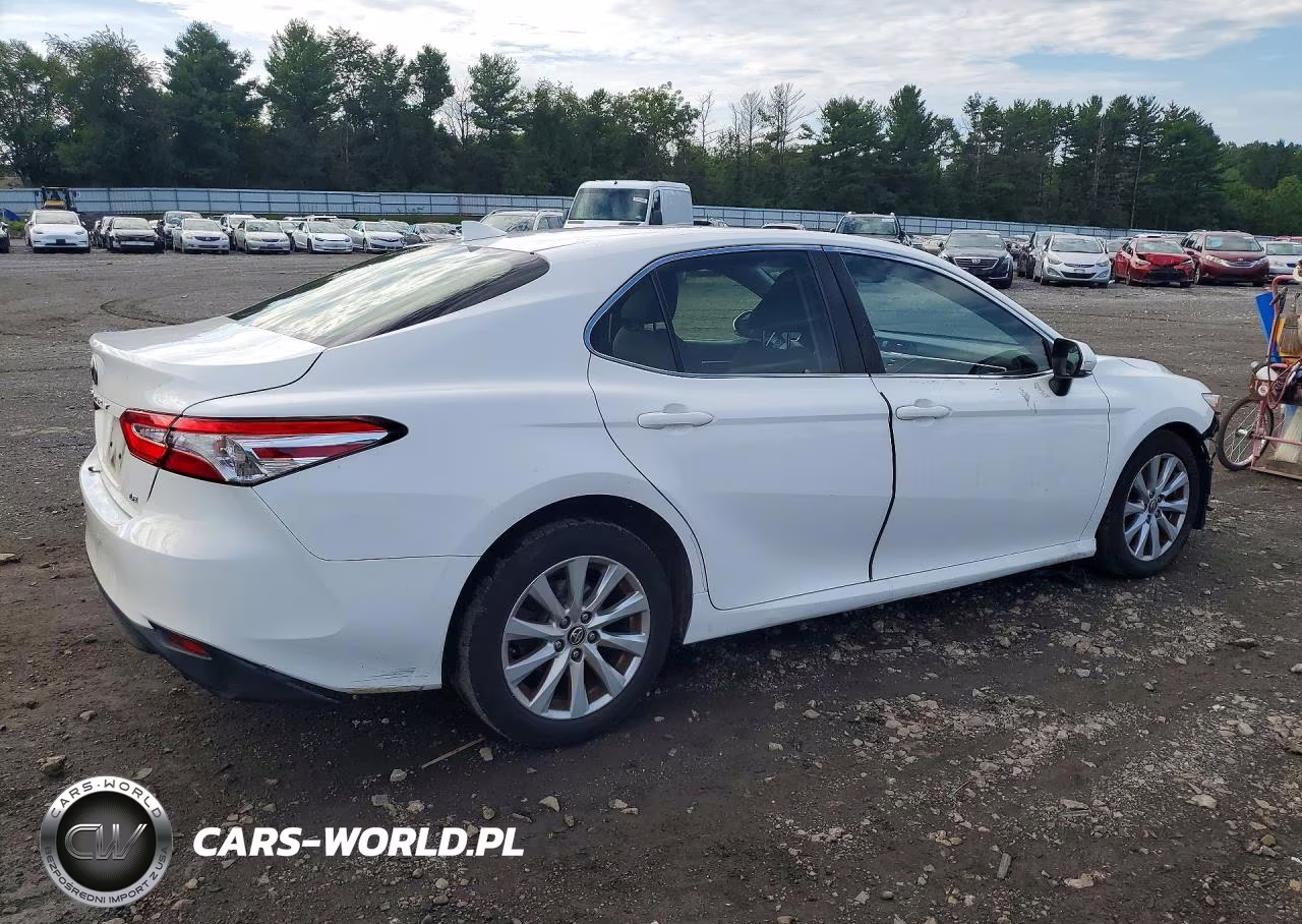 2018 Toyota Camry Le VIN:JTNB11HK5J3000458 - 3