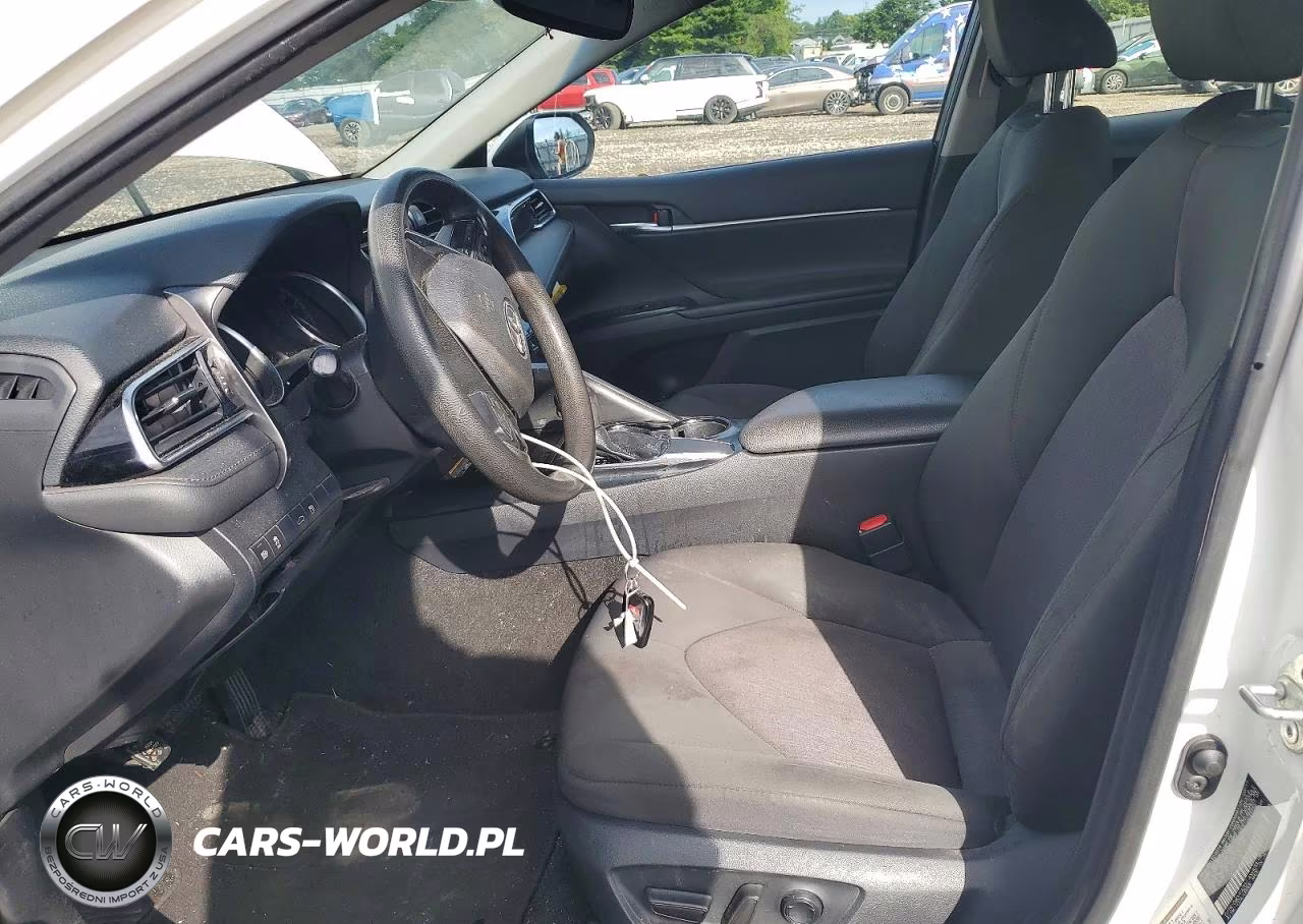 2018 Toyota Camry Le VIN:JTNB11HK5J3000458 - 7