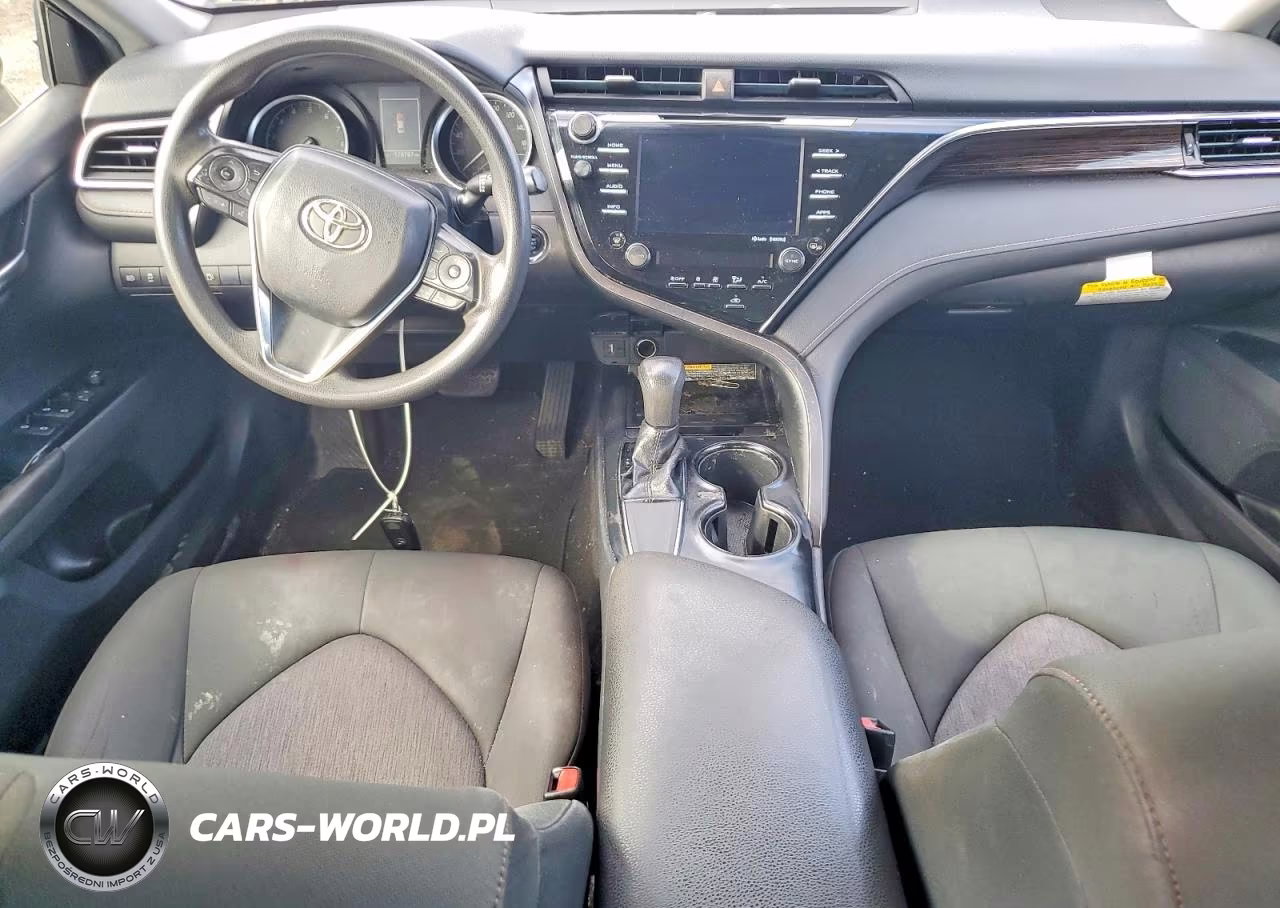 2018 Toyota Camry Le VIN:JTNB11HK5J3000458 - 8