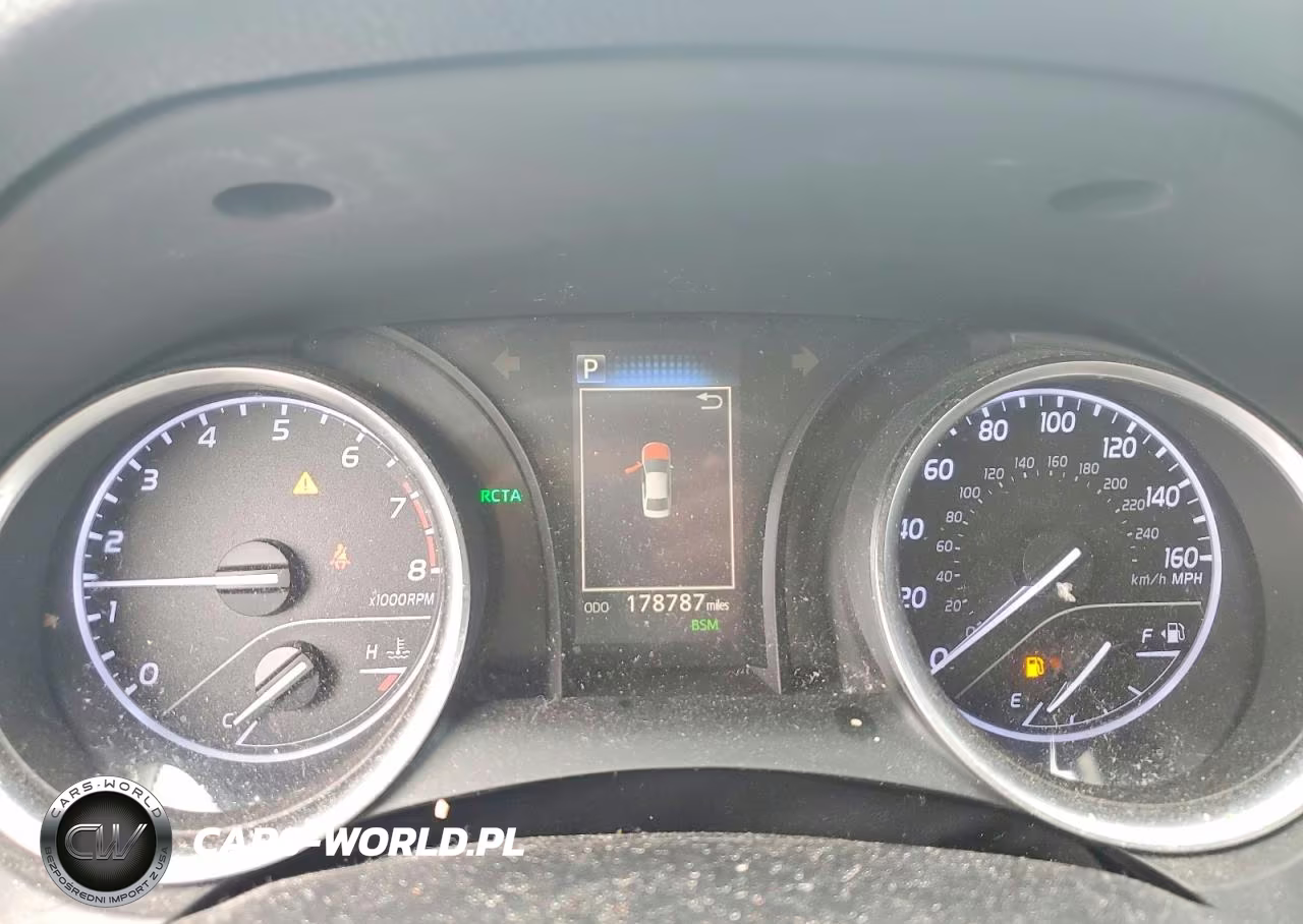 2018 Toyota Camry Le VIN:JTNB11HK5J3000458 - 9