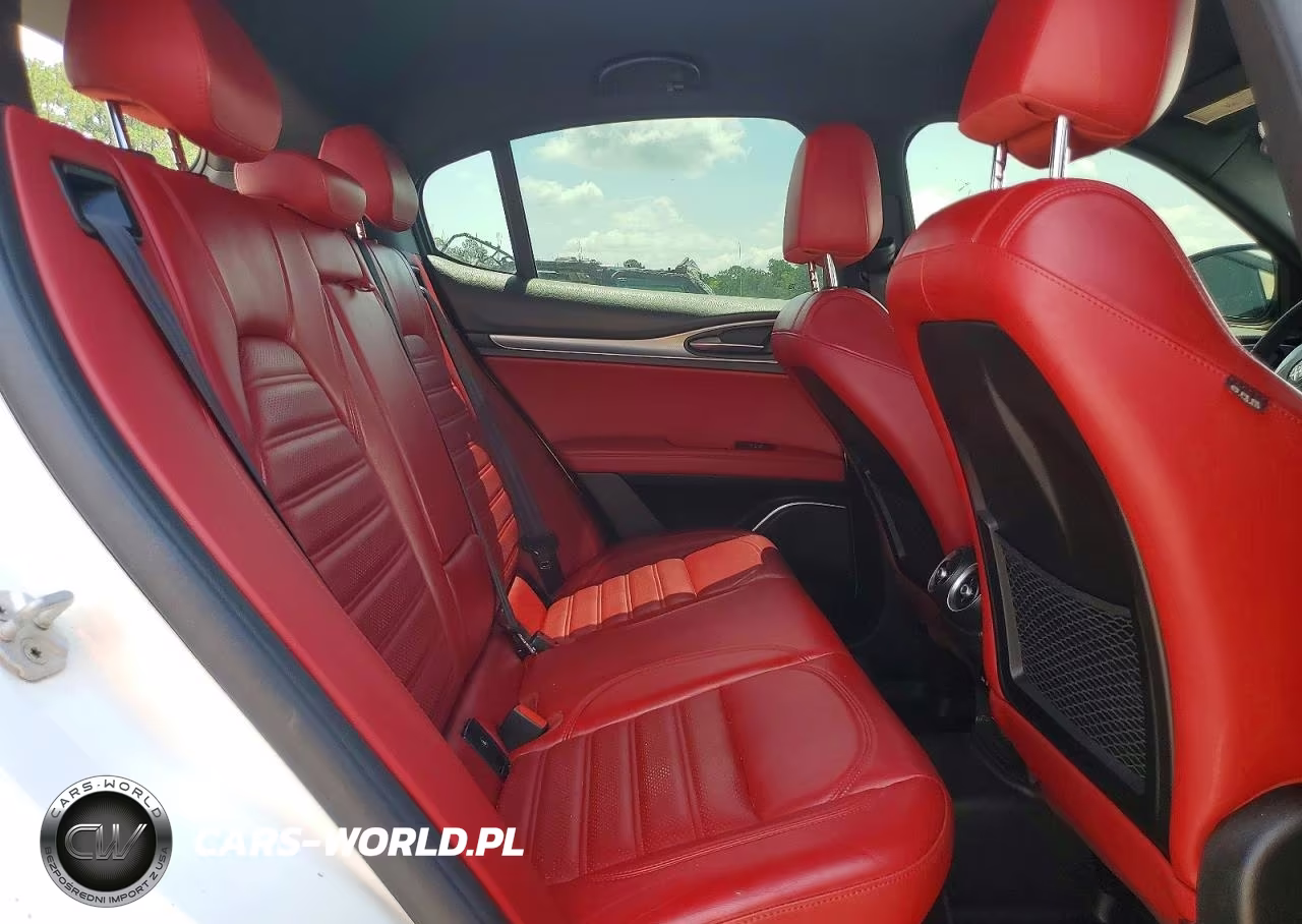 2018 Alfa Romeo Stelvio Ti Sport VIN:ZASFAKNN6J7C10688 - 11