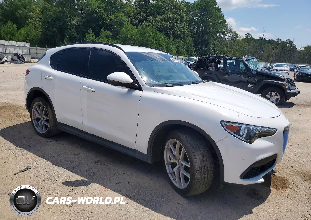 2018 Alfa Romeo Stelvio Ti Sport VIN:ZASFAKNN6J7C10688 - 4