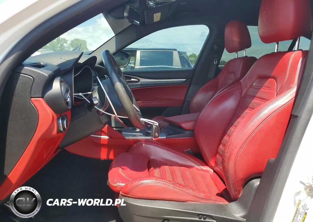 2018 Alfa Romeo Stelvio Ti Sport VIN:ZASFAKNN6J7C10688 - 7