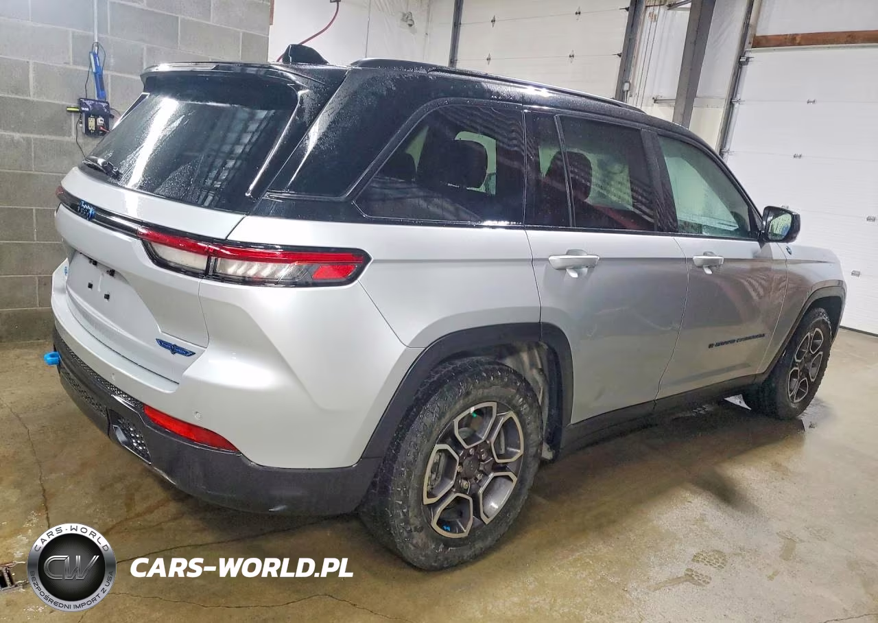 2022 Jeep Grand Cherokee Trailhawk 4Xe VIN:1C4RJYC66N8716008 - 3