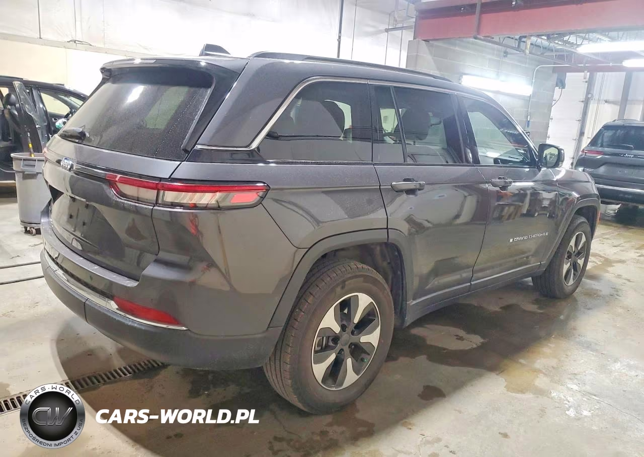 2023 Jeep Grand Cherokee Limited 4Xe VIN:1C4RJYB67PC587522 - 3
