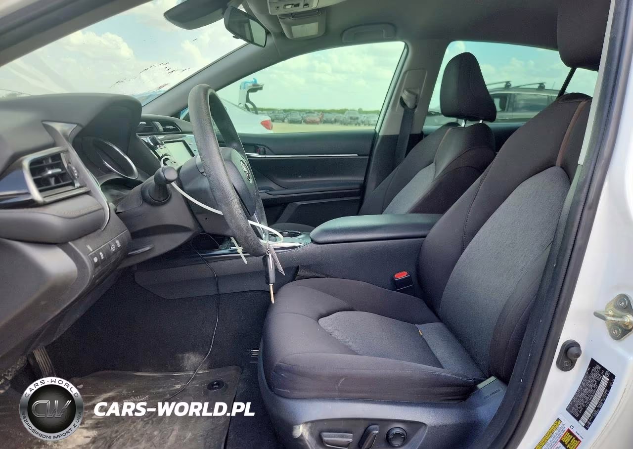 2020 Toyota Camry Le VIN:4T1C11AK9LU965187 - 10