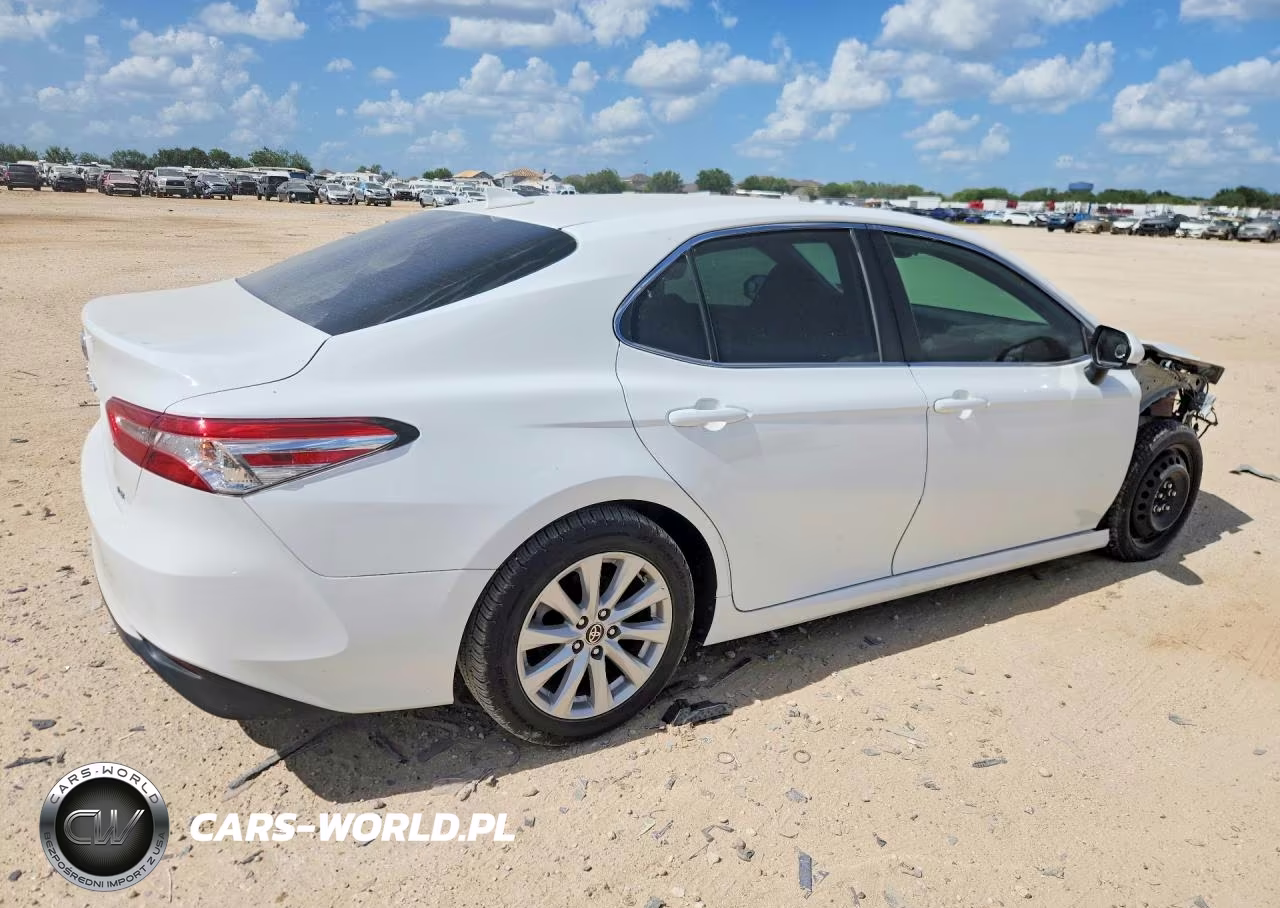 2020 Toyota Camry Le VIN:4T1C11AK9LU965187 - 5