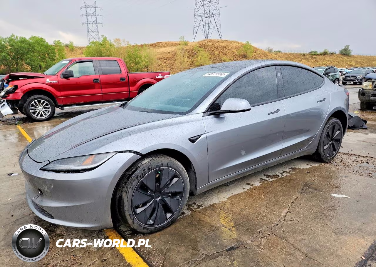 2025 Tesla Model 3 – zdjęcie 1 z 12