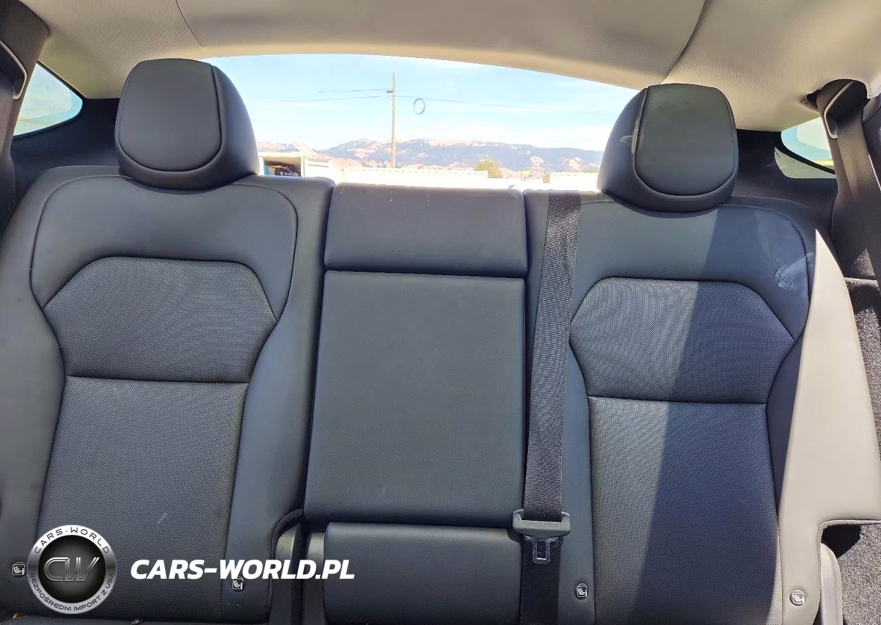 2026 Tesla Model Y VIN:7SAYGDED8TF376925 - 10