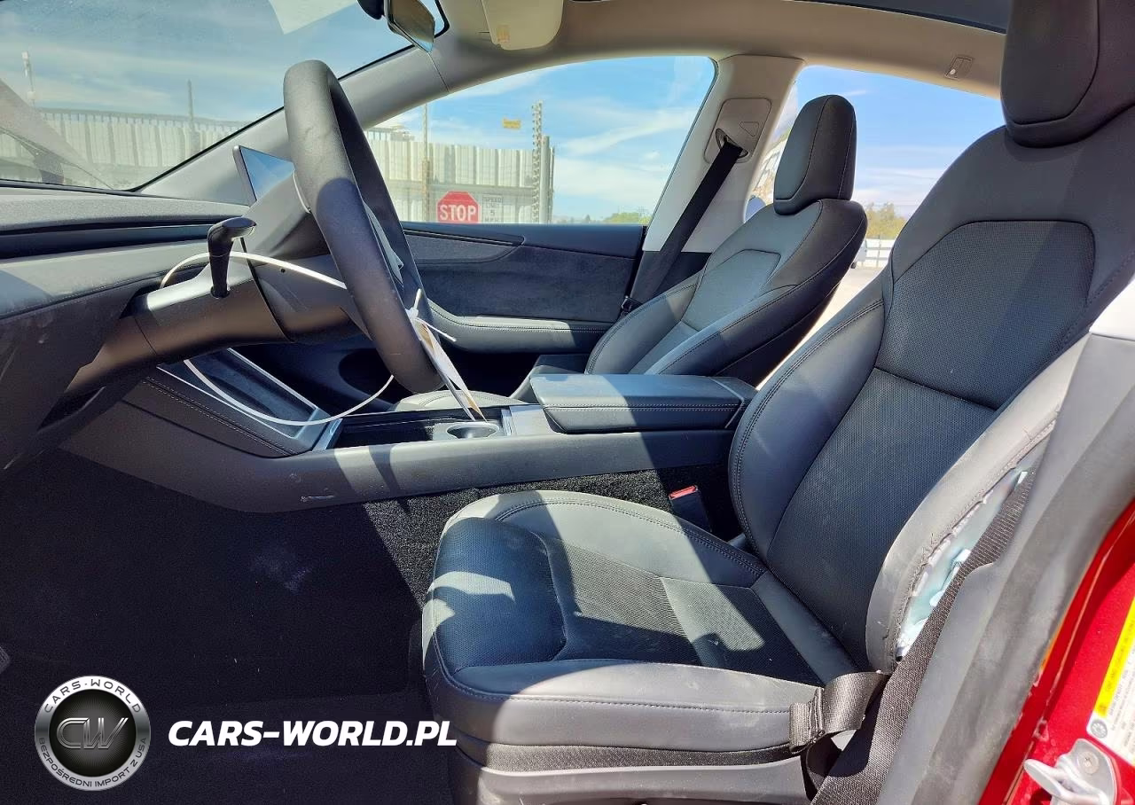 2026 Tesla Model Y VIN:7SAYGDED8TF376925 - 7