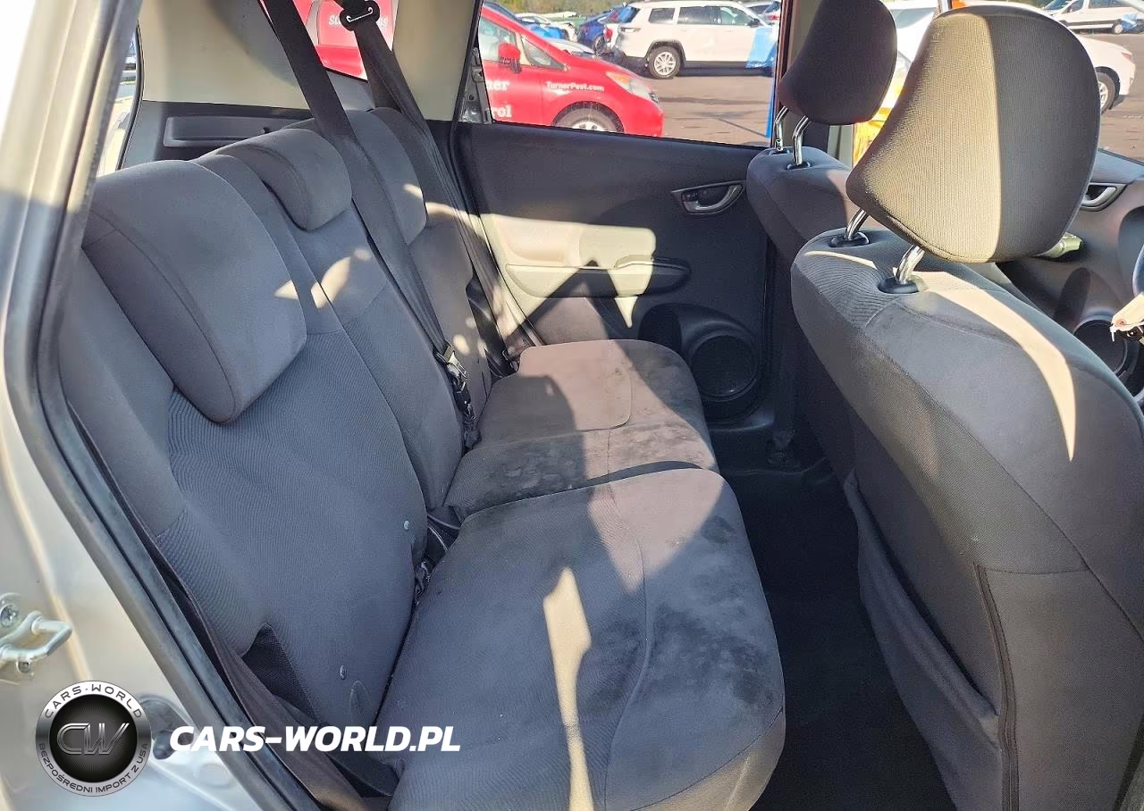 2013 Honda Fit VIN:JHMGE8H31DC036179 - 10