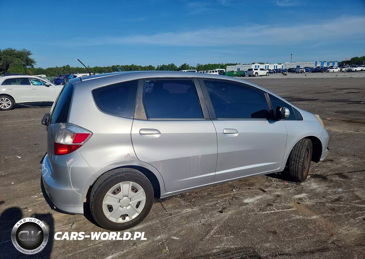 2013 Honda Fit VIN:JHMGE8H31DC036179 - 3