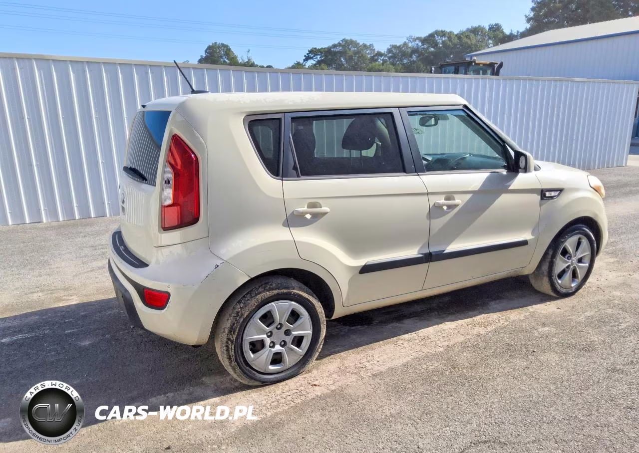 2013 Kia Soul Base VIN:KNDJT2A55D7509323 - 3