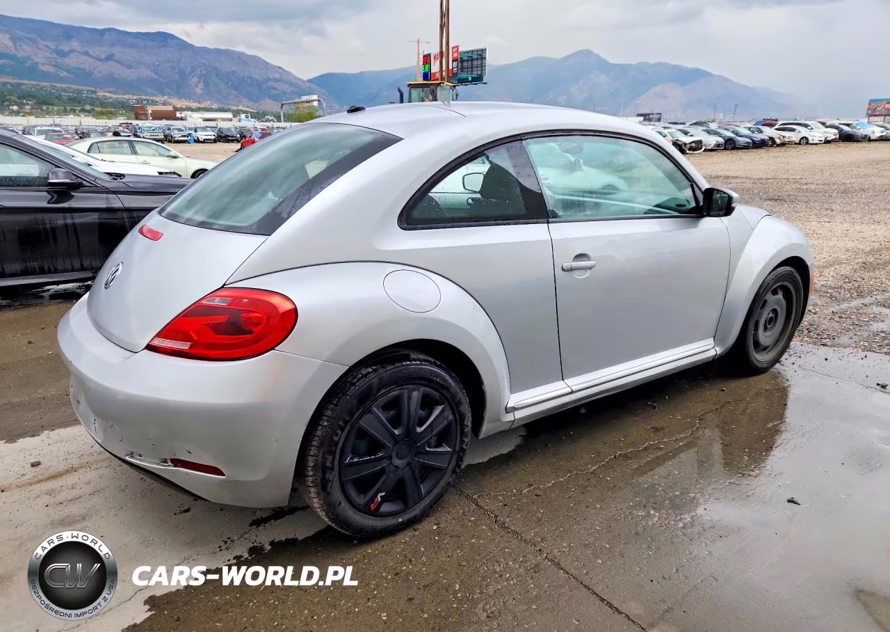 2012 Volkswagen Beetle VIN:3VWJP7AT3CM618607 - 3