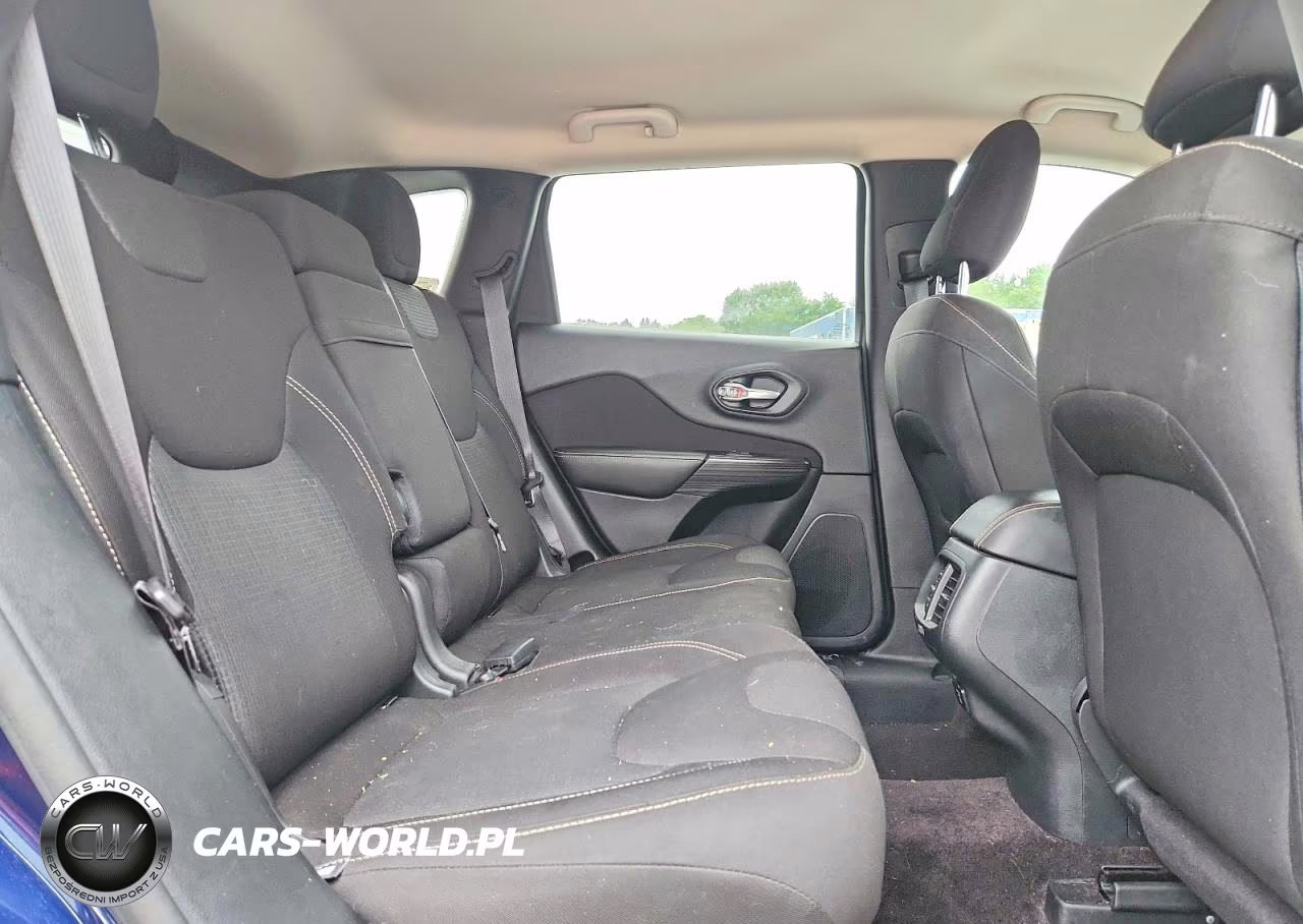 2016 Jeep Cherokee Latitude VIN:1C4PJMCB7GW338258 - 11