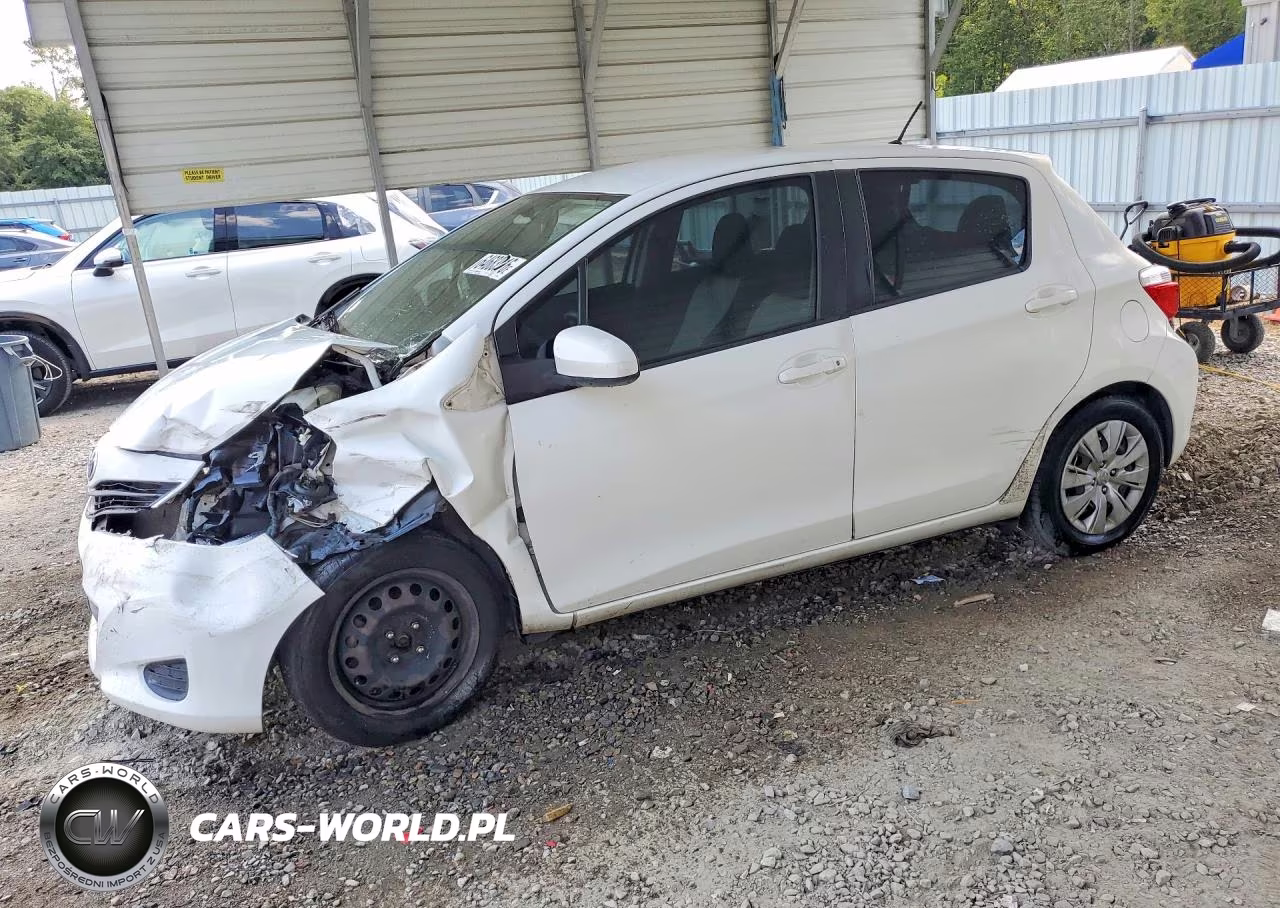 2013 Toyota Yaris 5-Door Le