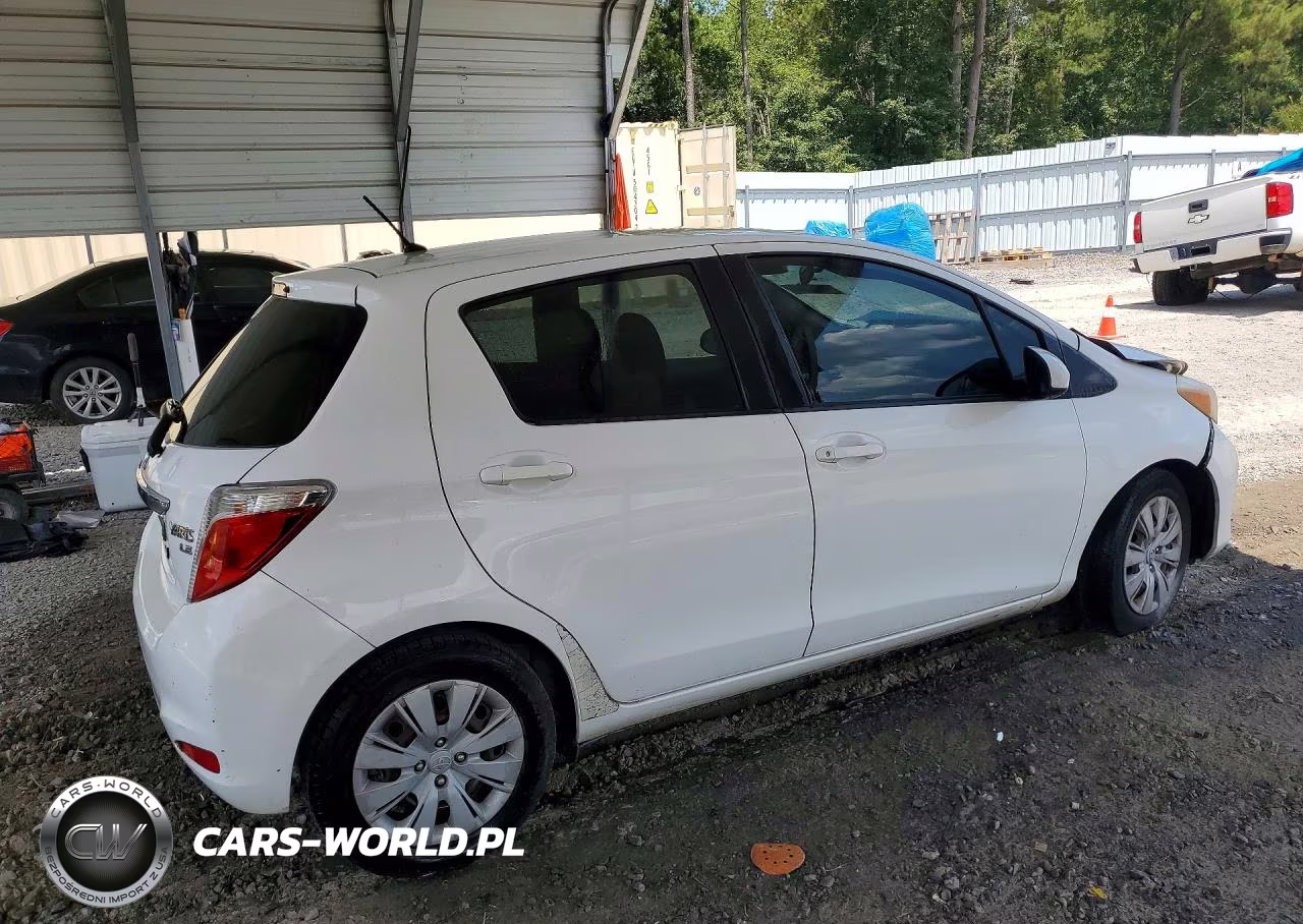 2013 Toyota Yaris 5-Door Le VIN:JTDKTUD32DD566204 - 3