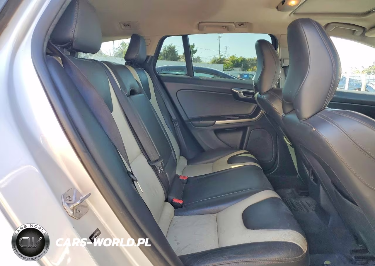 2016 Volvo V60 Cross Country Premier VIN:YV4612HK5G1017449 - 10