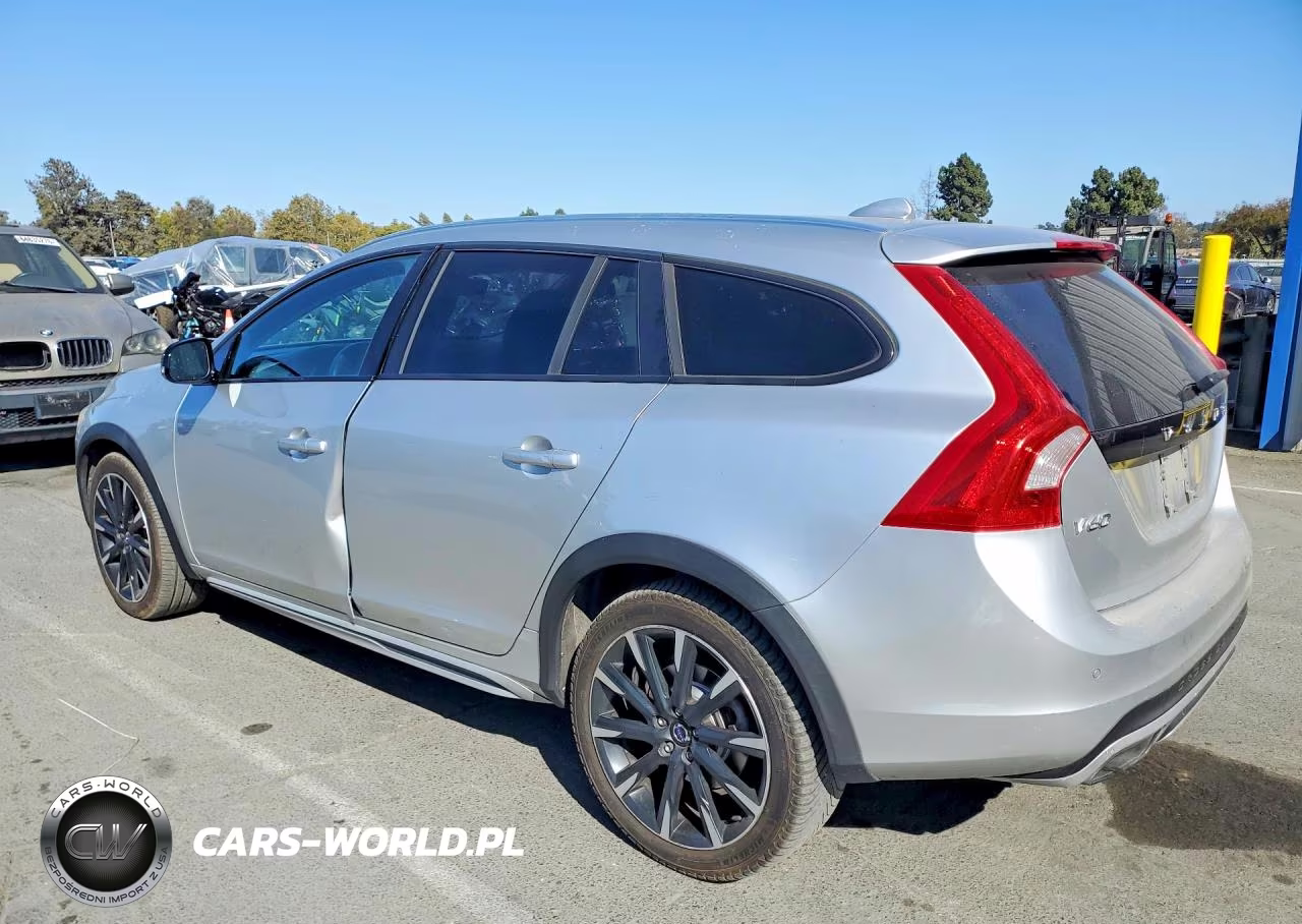 2016 Volvo V60 Cross Country Premier VIN:YV4612HK5G1017449 - 2