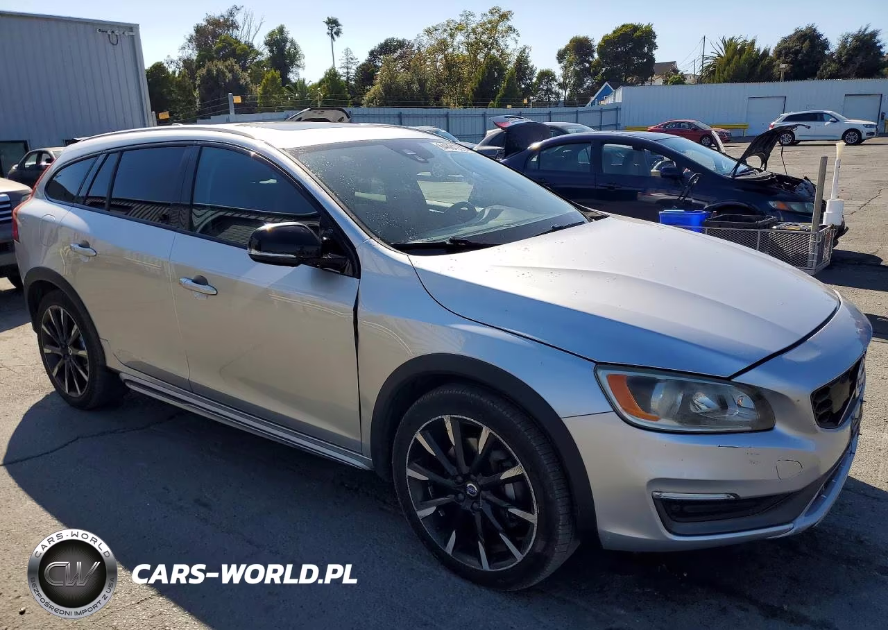 2016 Volvo V60 Cross Country Premier VIN:YV4612HK5G1017449 - 4