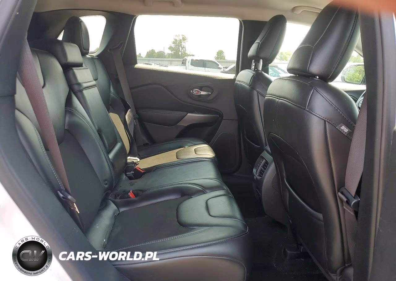 2019 Jeep Cherokee Latitude Plus VIN:1C4PJLLB6KD324396 - 11