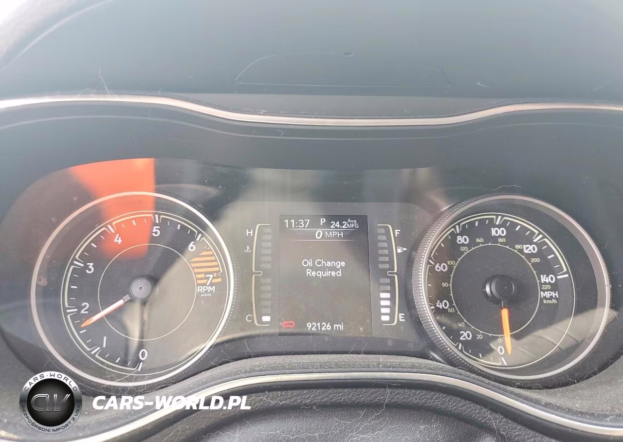 2019 Jeep Cherokee Latitude Plus VIN:1C4PJLLB6KD324396 - 9