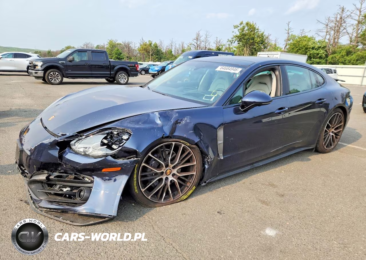2023 Porsche Panamera Base