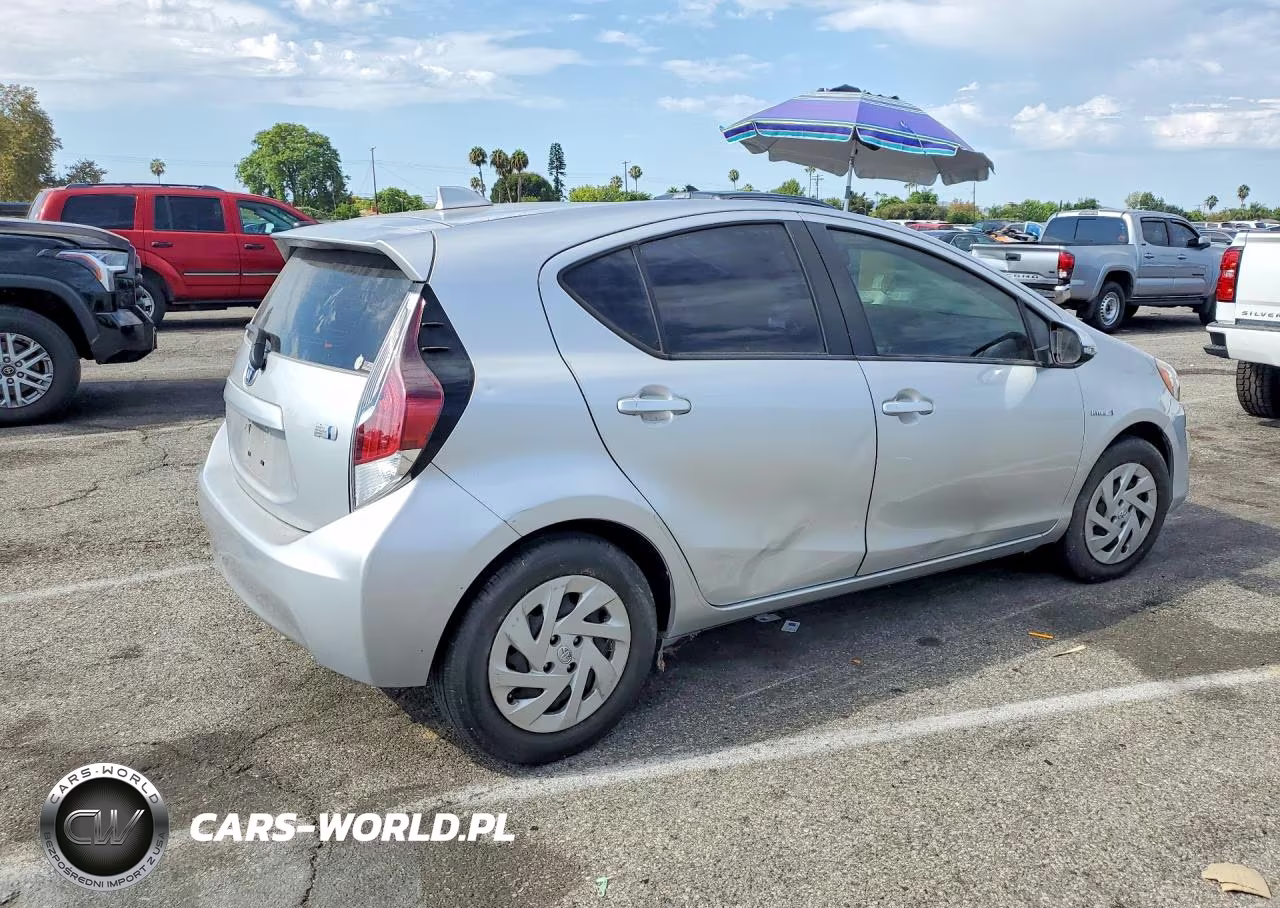 2016 Toyota Prius C One VIN:JTDKDTB33G1115976 - 3