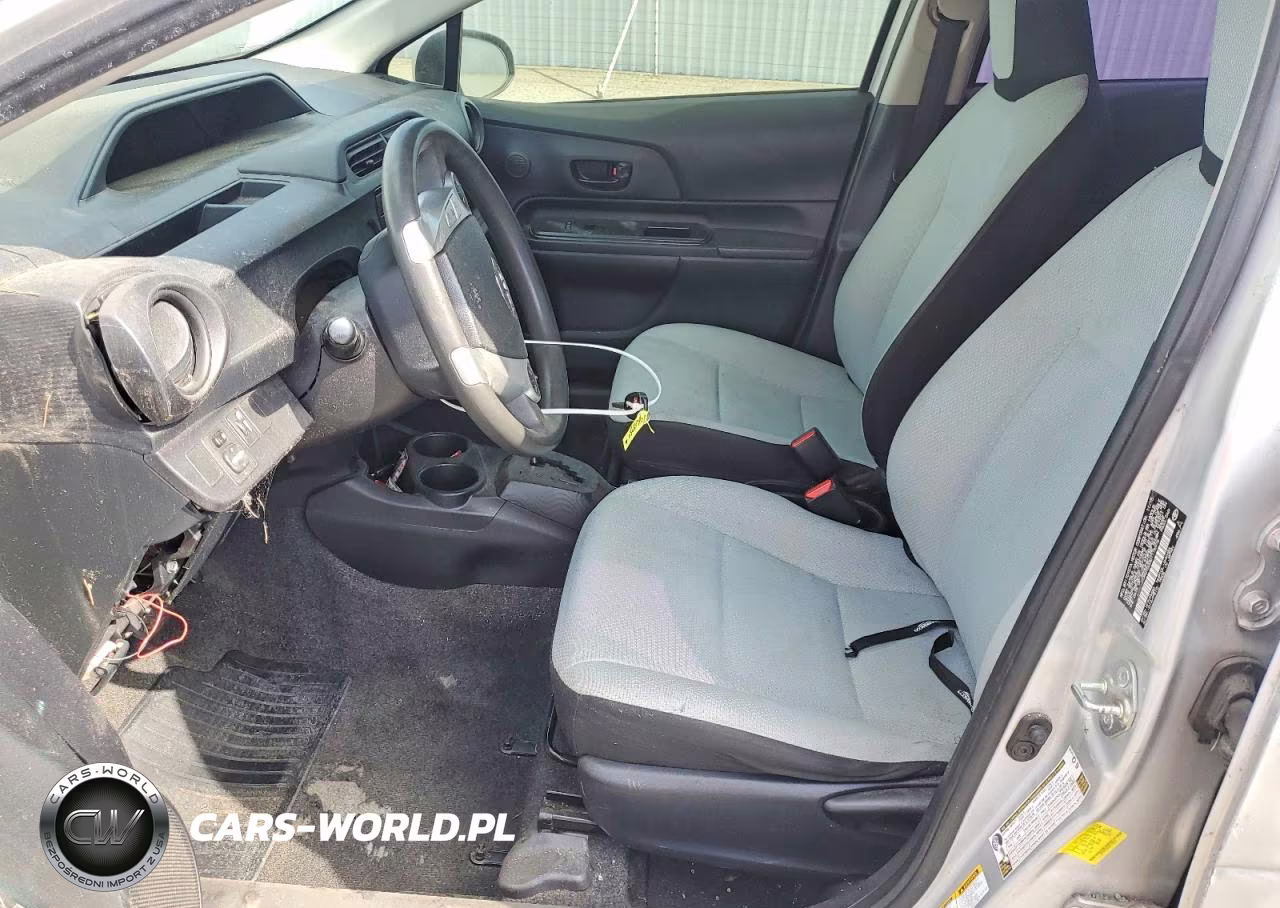 2016 Toyota Prius C One VIN:JTDKDTB33G1115976 - 7