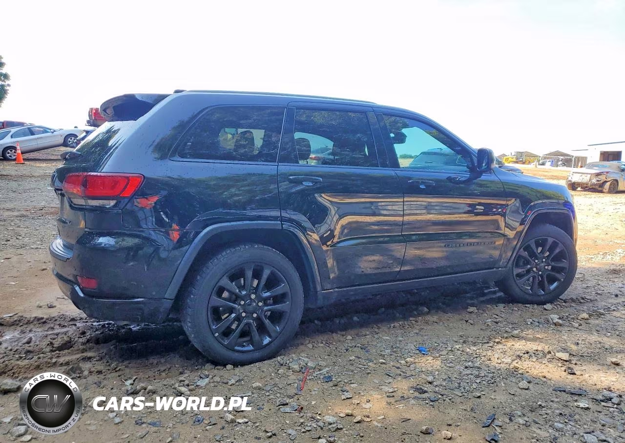 2019 Jeep Grand Cherokee Laredo VIN:1C4RJEAG9KC542762 - 3