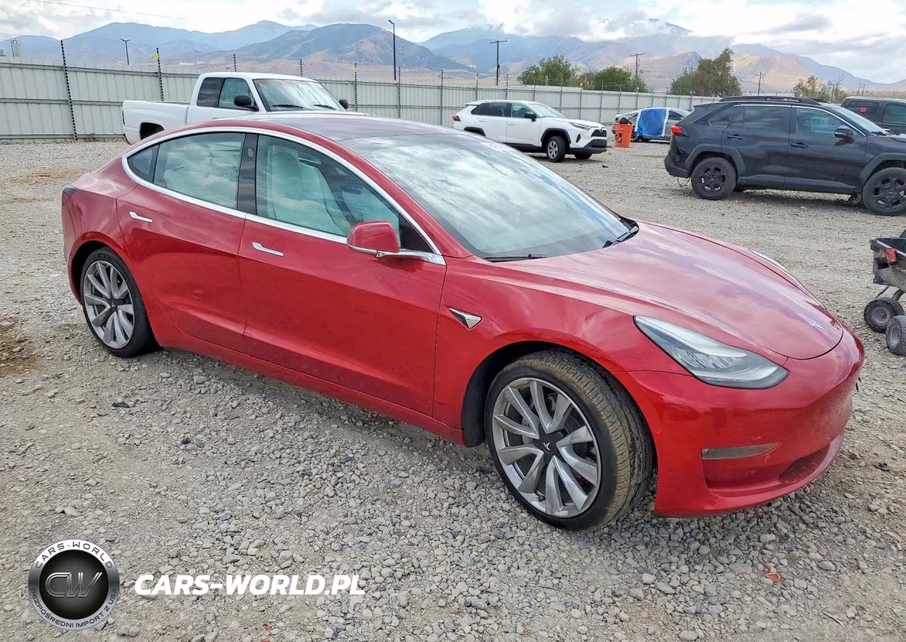 2018 Tesla Model 3 VIN:5YJ3E1EB6JF135162 - 4