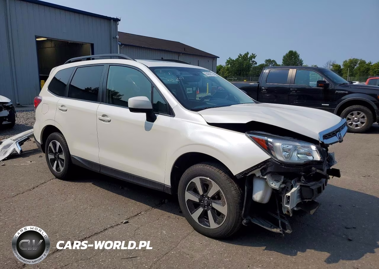 2018 Subaru Forester 2.5I Premium VIN:JF2SJAGC6JH613904 - 4