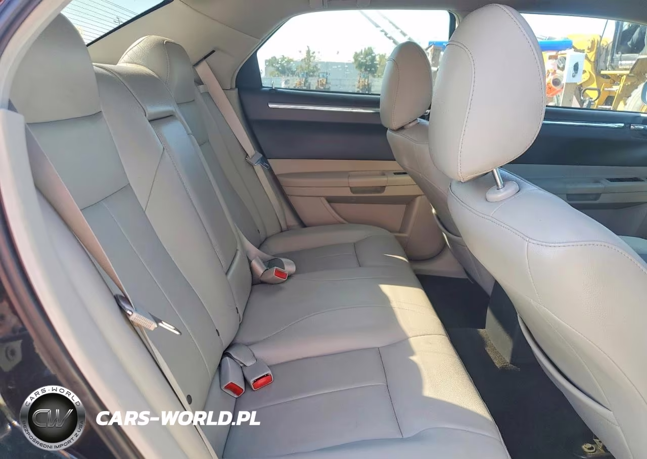 2007 Chrysler 300 Touring VIN:2C3KA53G47H773608 - 10