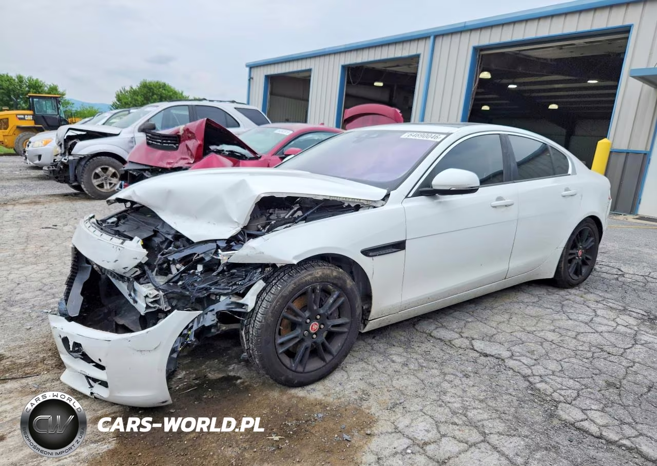 2018 Jaguar Xe Premium – zdjęcie 1 z 12