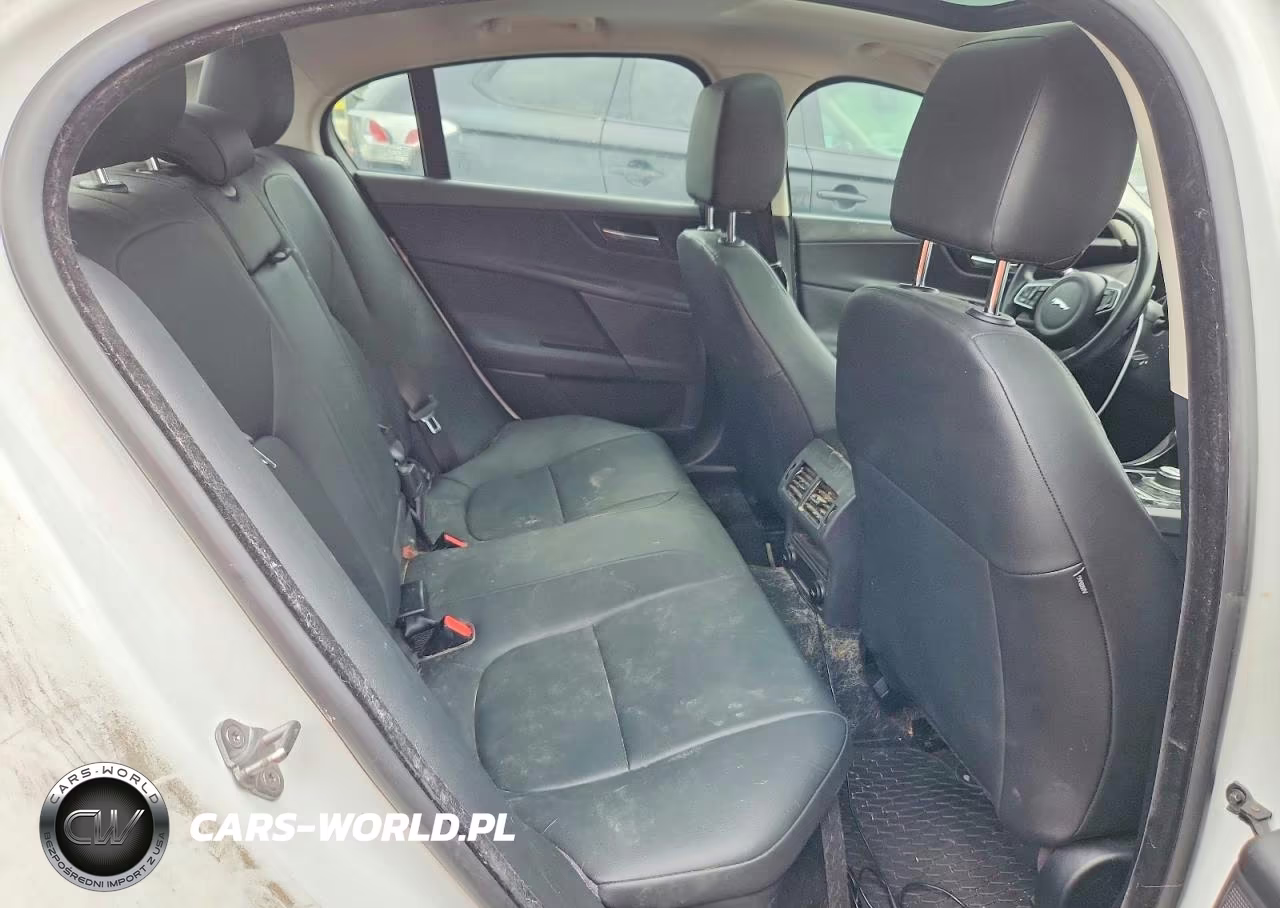 2018 Jaguar Xe Premium VIN:SAJAJ4FN4JCP28370 - 10