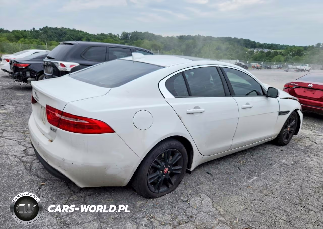 2018 Jaguar Xe Premium VIN:SAJAJ4FN4JCP28370 - 3