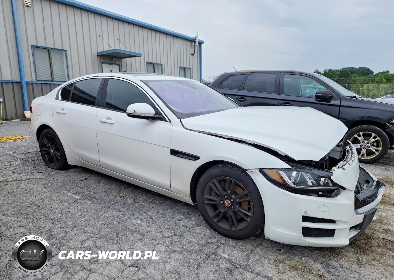 2018 Jaguar Xe Premium VIN:SAJAJ4FN4JCP28370 - 4