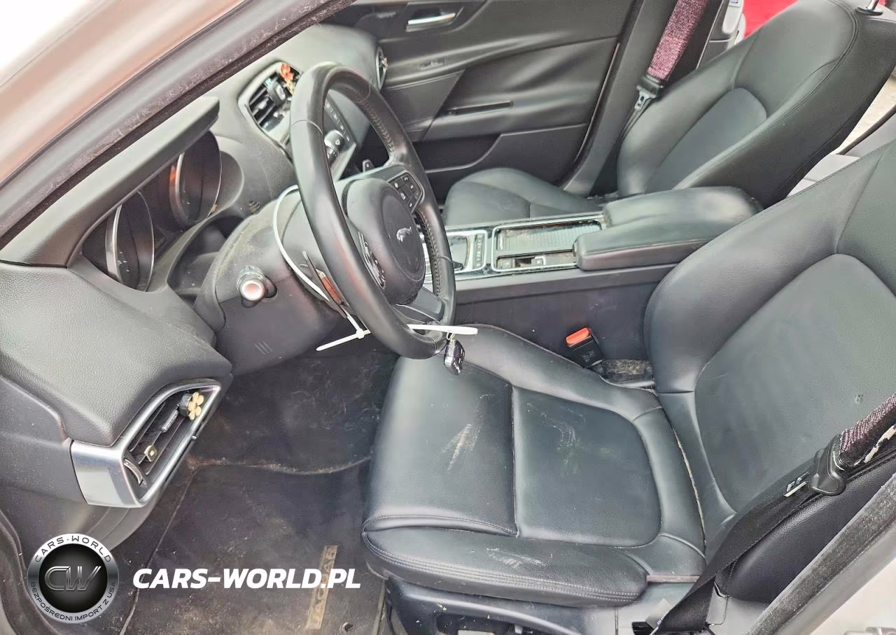 2018 Jaguar Xe Premium VIN:SAJAJ4FN4JCP28370 - 7